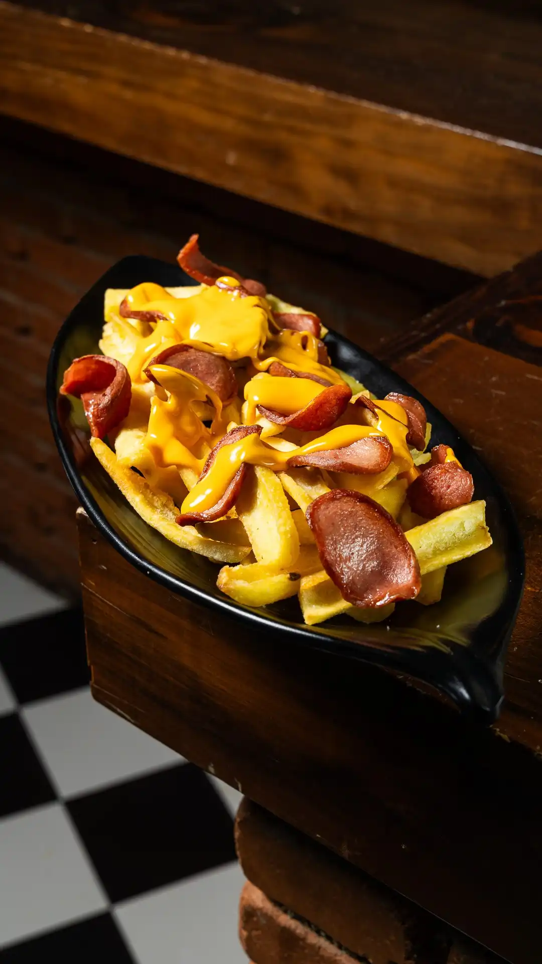 Patatine con wrustel e cheddar