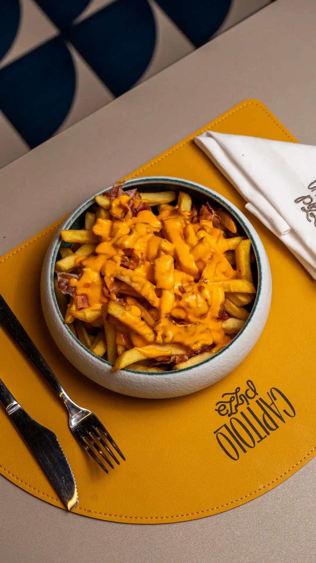 Patatine bacon e cheddar