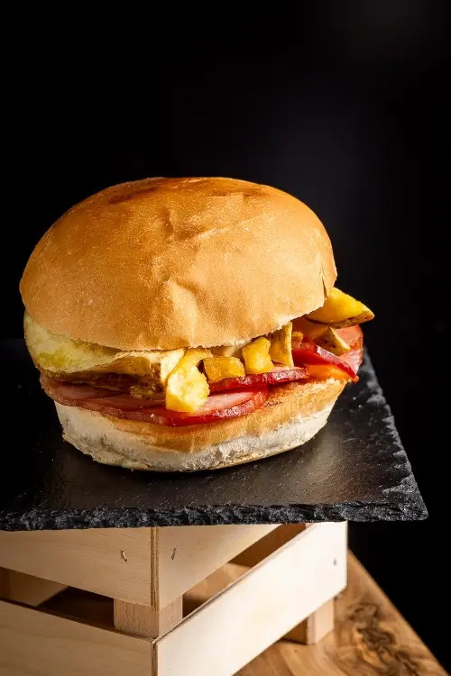 Porchetta, patate al forno e provola