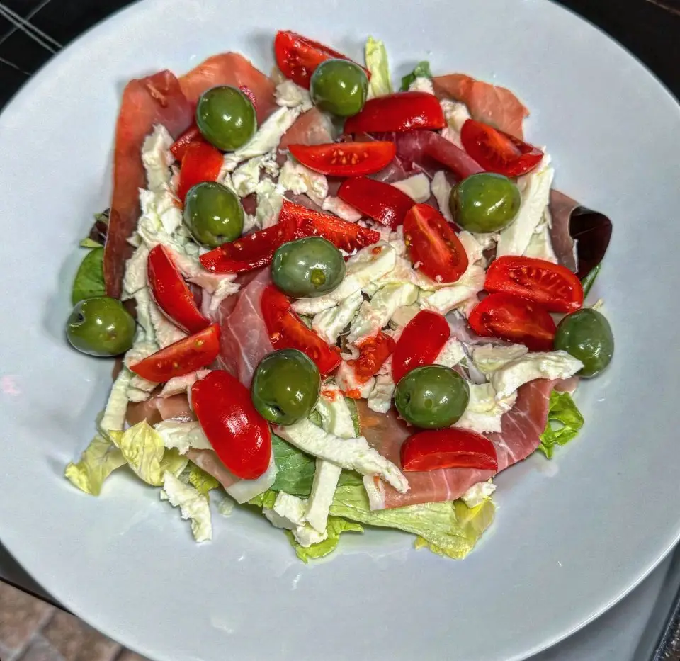 INSALATONA CAPRI