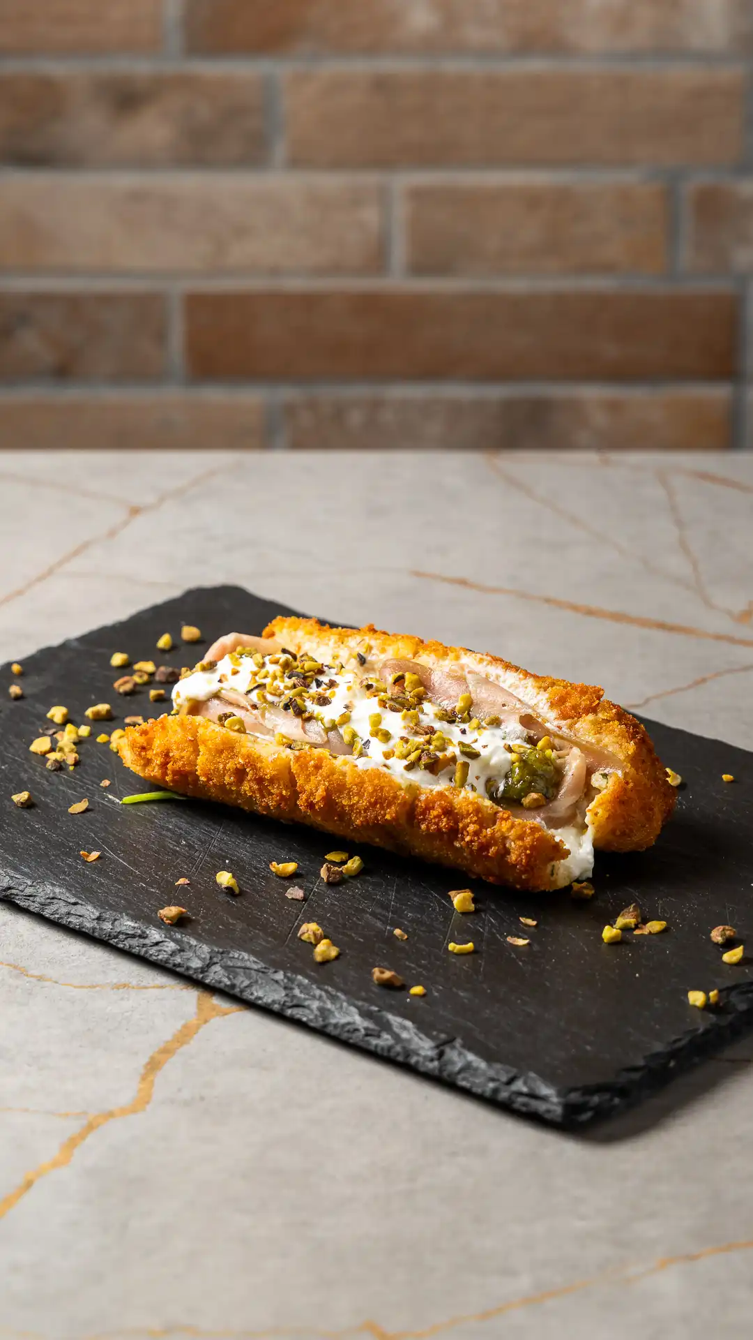 Mortadella stracciata & crema di pistacchio